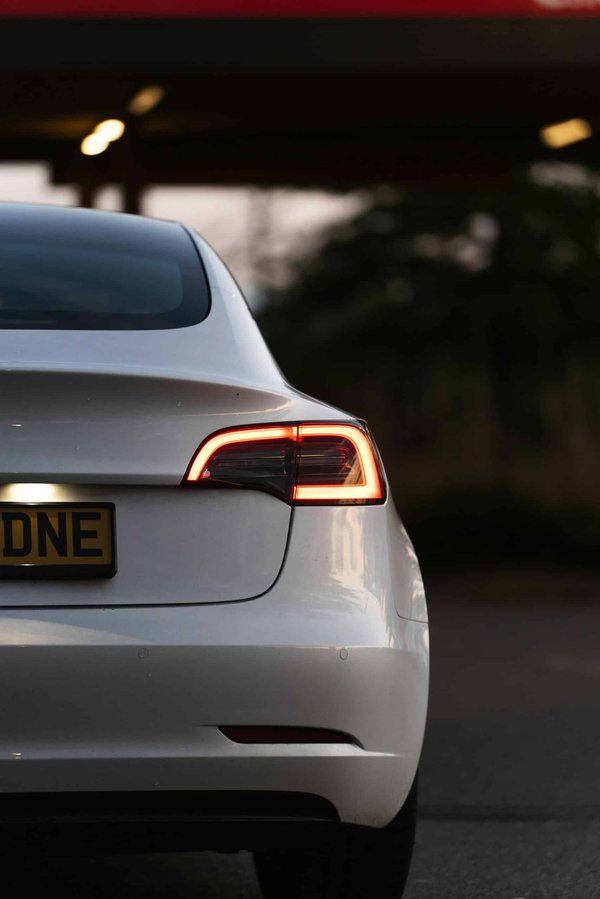 Comment les technologies de recharge rapide à haute puissance influencent-elles l'essor des véhicules électriques?