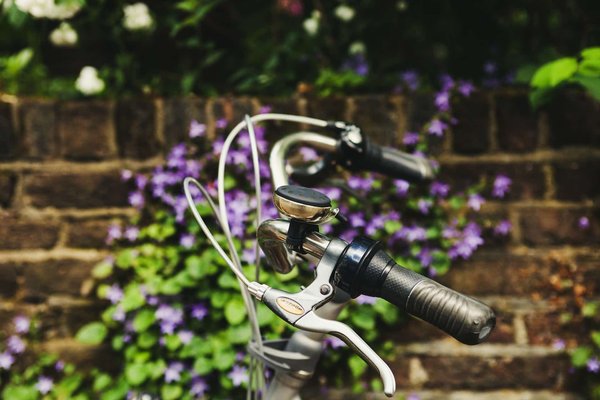 Comment installer un système de rehausseur de guidon sur une Yamaha MT-09 pour améliorer le confort de conduite ?