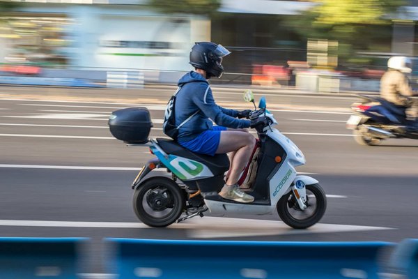 Comment optimiser la consommation d'une moto électrique en utilisant un système de récupération d'énergie ?